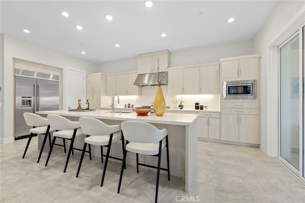 200 Sierra Madre Property Photo 6