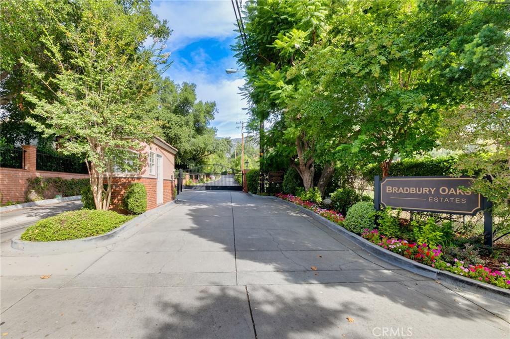 18 Woodlyn Lane Property Photo 1