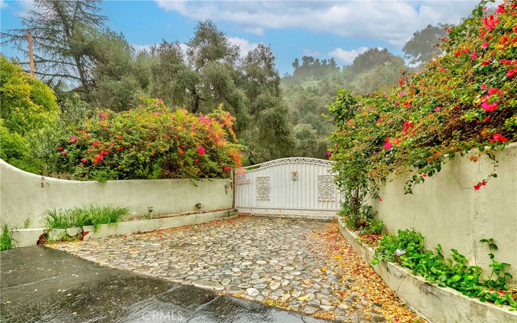 18 Woodlyn Lane Property Photo 3