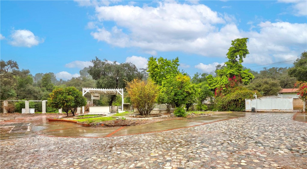 18 Woodlyn Lane Property Photo 4