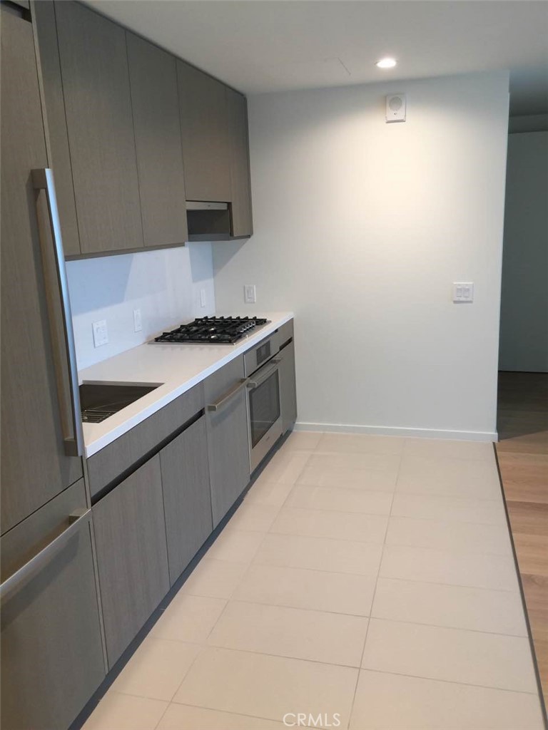 889 Francisco Street 1611 Property Photo 2