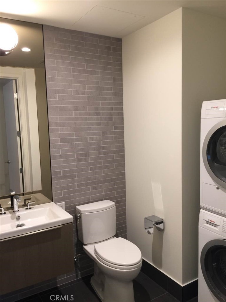 889 Francisco Street 1611 Property Photo 5
