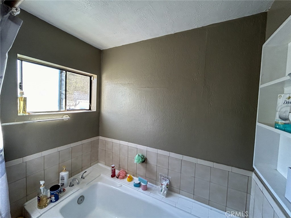 3816 Liberty Boulevard Property Photo 9