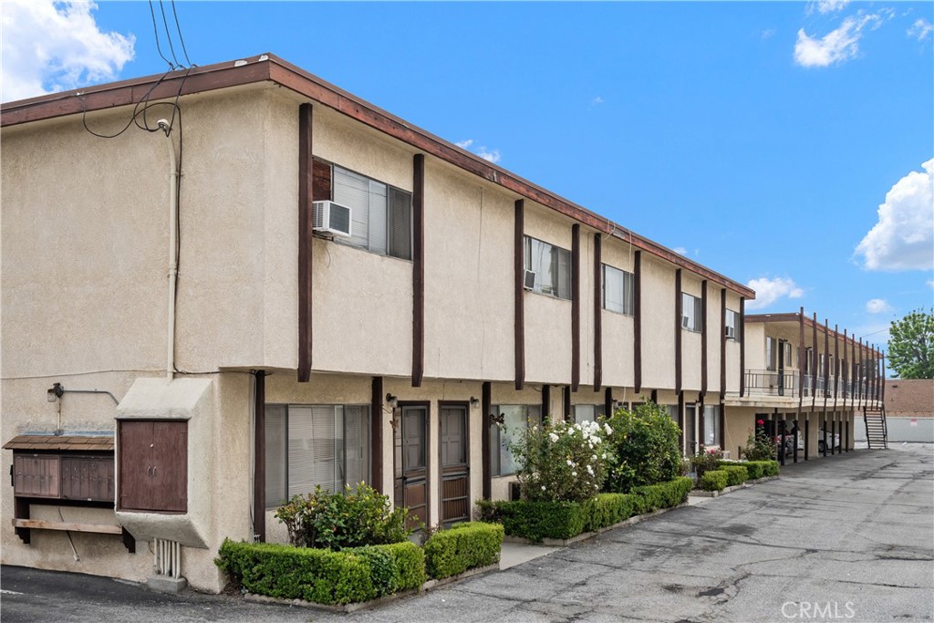 936 W Duarte Road Property Photo