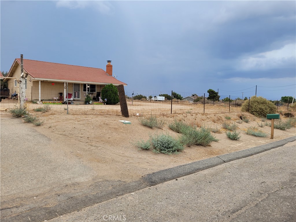 9760 Phelan Road Property Photo 3