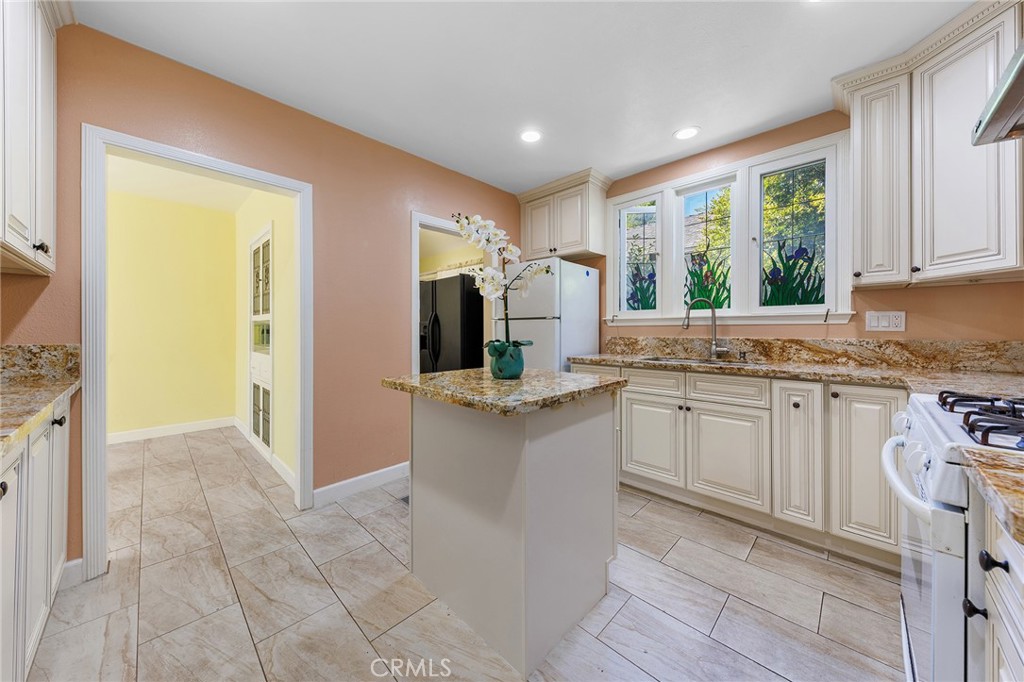428 N Del Mar Avenue Property Photo 8