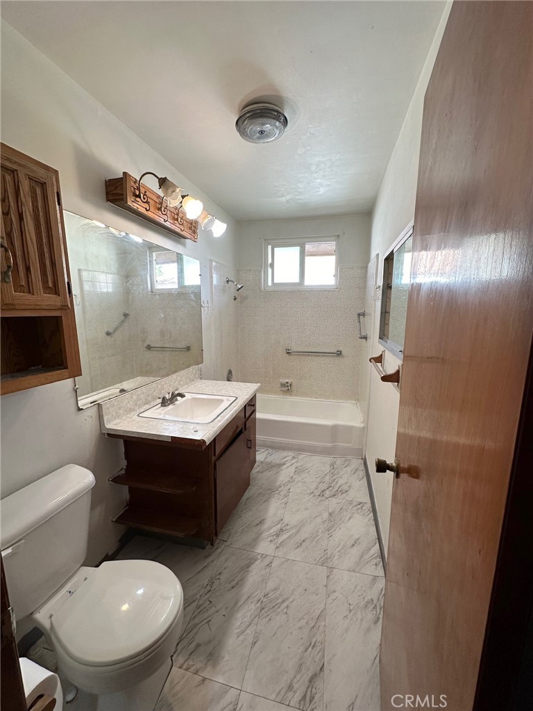 25 Fano Street Property Photo 10
