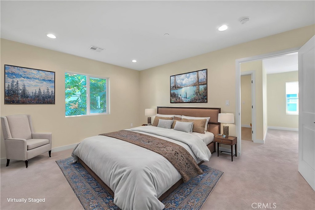 646 W Grand Avenue Property Photo 3