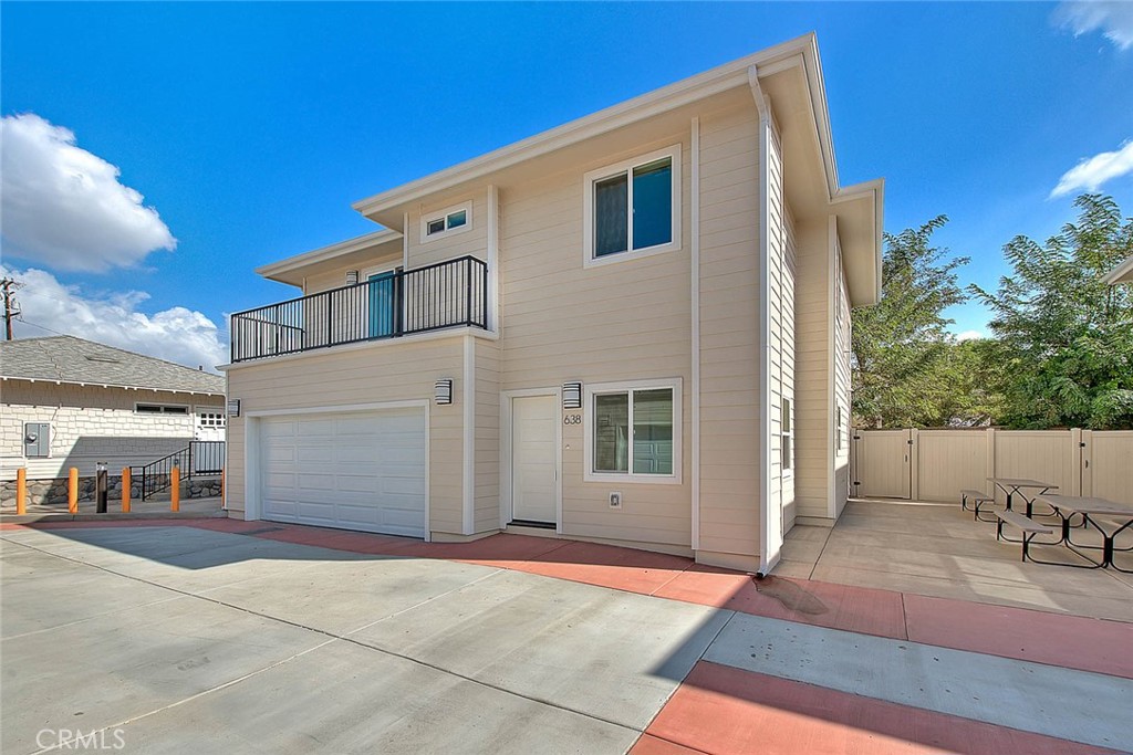 646 W Grand Avenue Property Photo 7