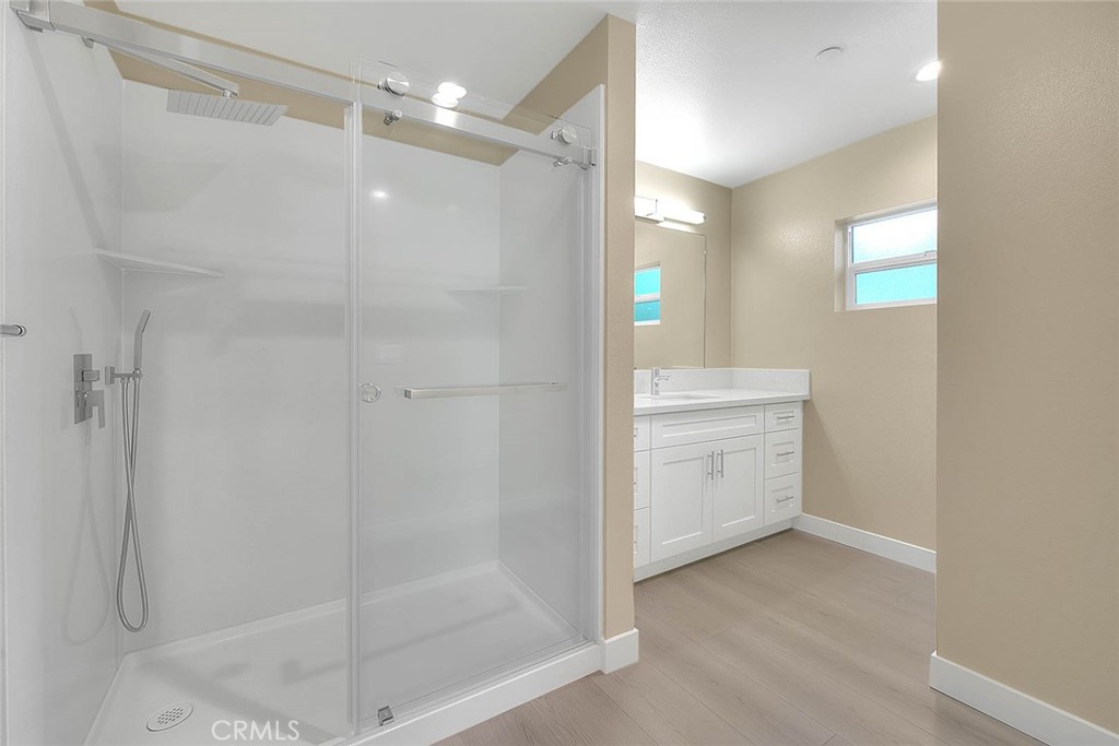 646 W Grand Avenue Property Photo 8
