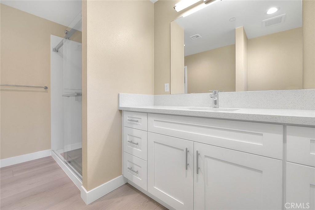 646 W Grand Avenue Property Photo 9