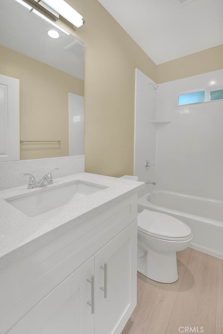 646 W Grand Avenue Property Photo 11