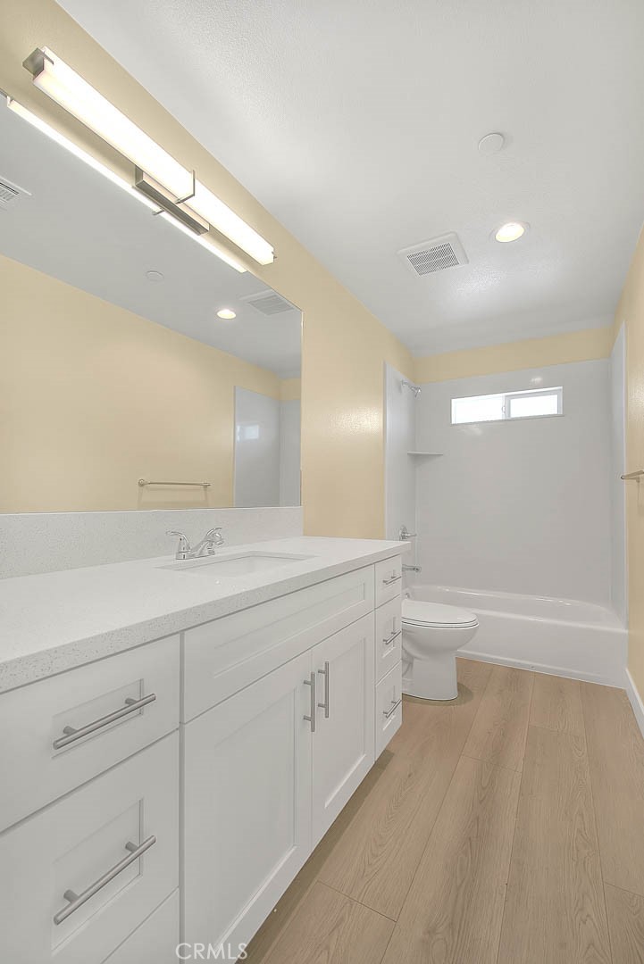 646 W Grand Avenue Property Photo 12