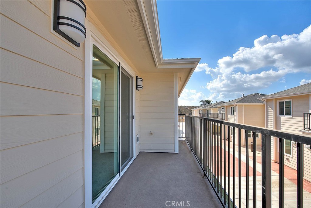 646 W Grand Avenue Property Photo 13