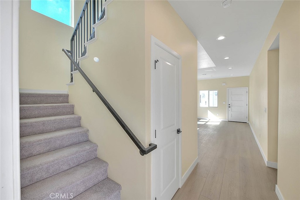 646 W Grand Avenue Property Photo 14