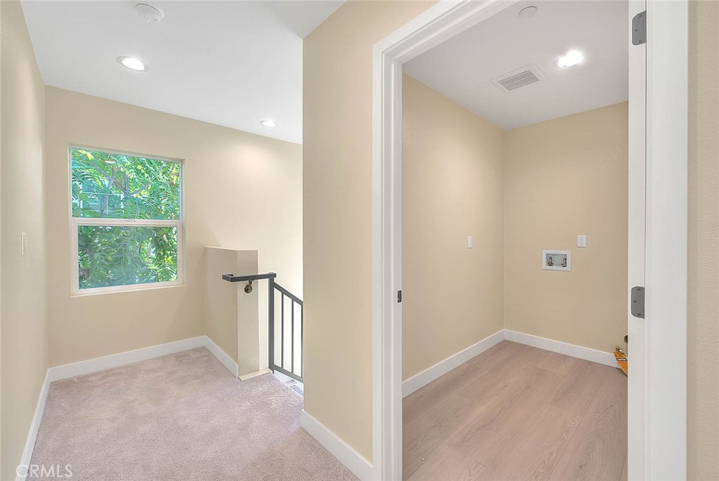 646 W Grand Avenue Property Photo 15