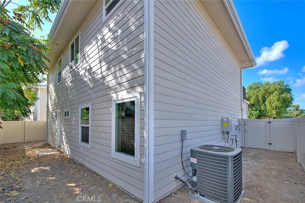 646 W Grand Avenue Property Photo 18