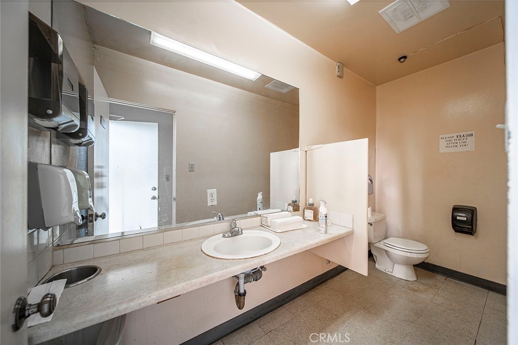 900 S San Gabriel Boulevard 200 Property Photo 9