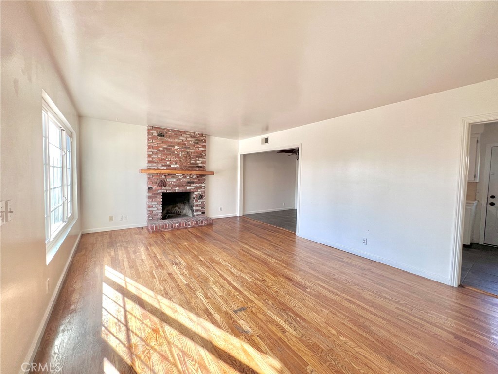 943 E Foothill Boulevard Property Photo 3