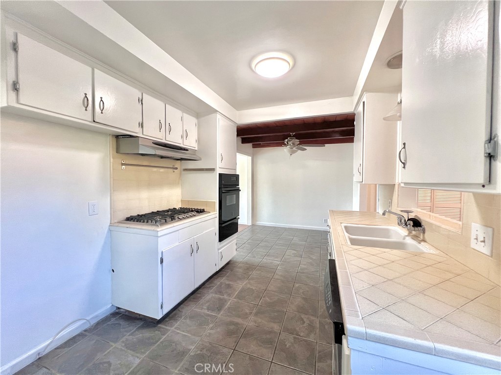 943 E Foothill Boulevard Property Photo 5