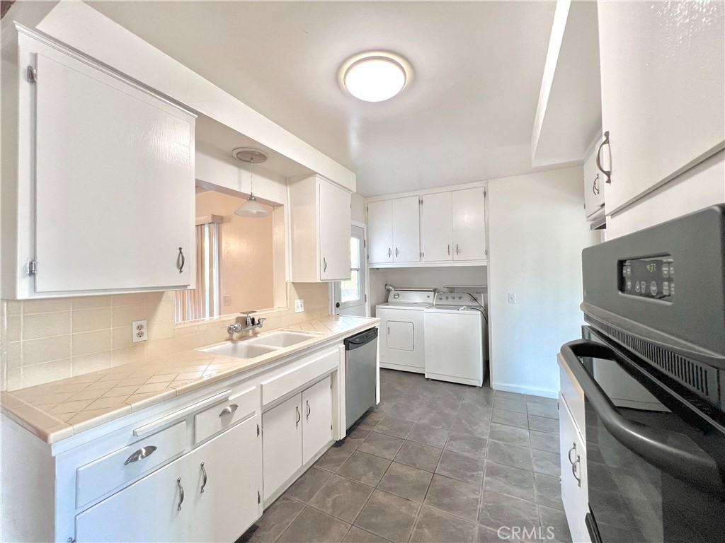 943 E Foothill Boulevard Property Photo 6