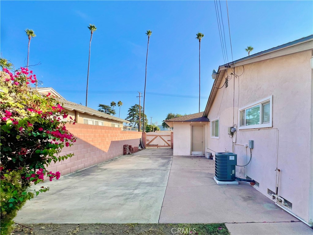 943 E Foothill Boulevard Property Photo 9