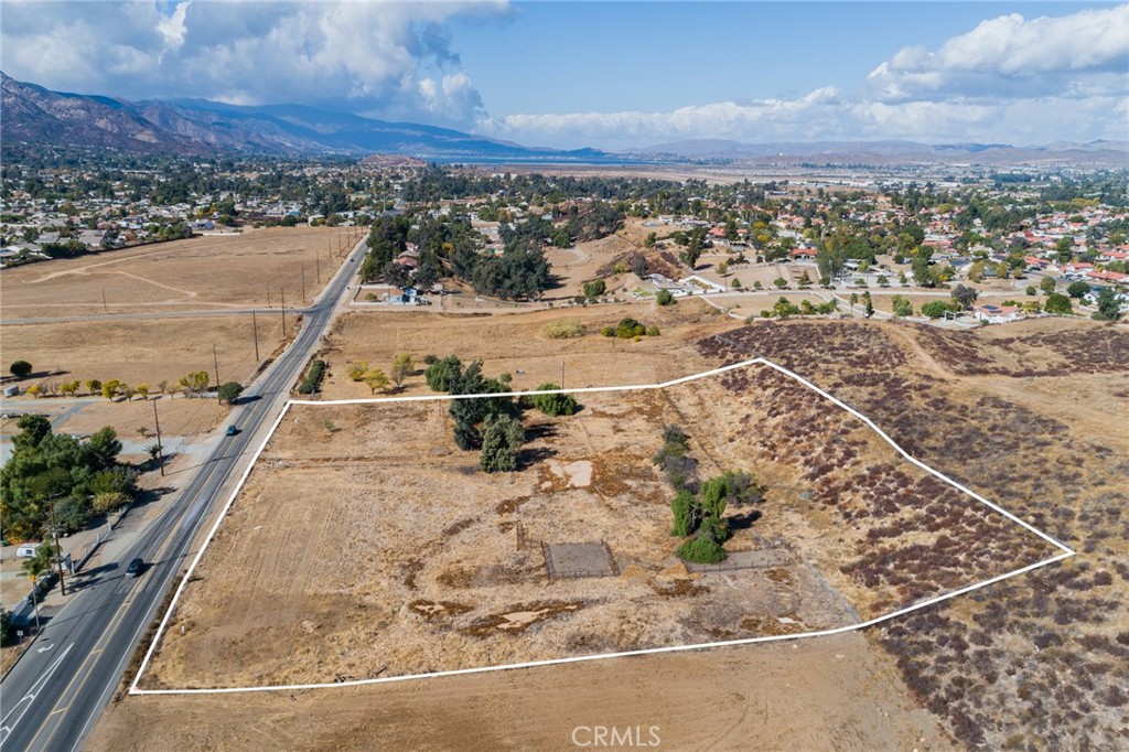 21026 Palomar Street Property Photo 3