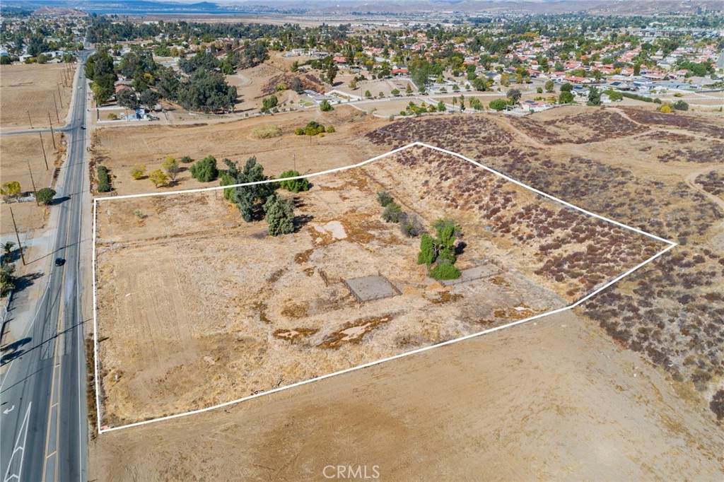 21026 Palomar Street Property Photo 4