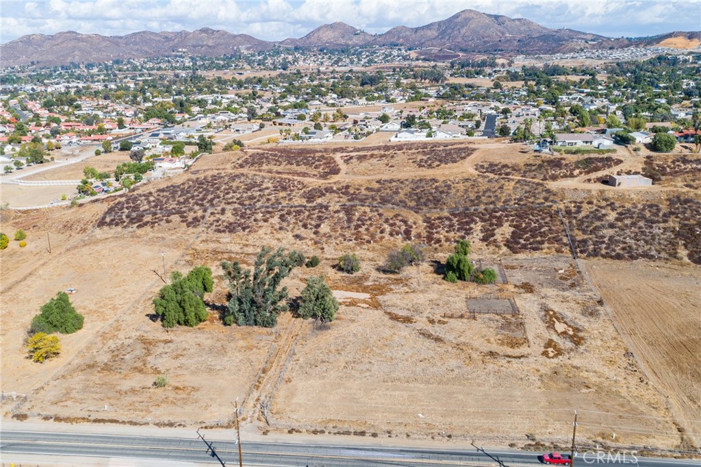 21026 Palomar Street Property Photo 8