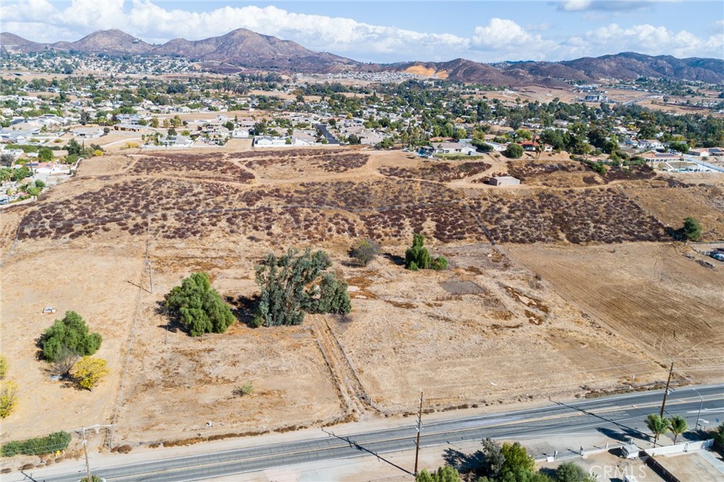 21026 Palomar Street Property Photo 9