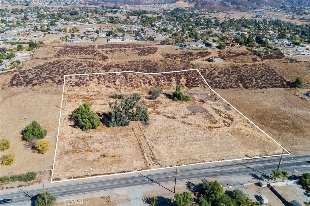 21026 Palomar Street Property Photo 10