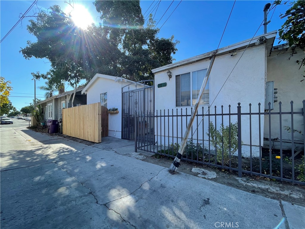 211 1/2 E Eagle Street Property Photo 2