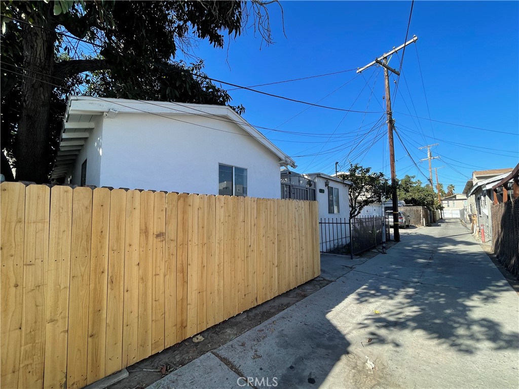 211 1/2 E Eagle Street Property Photo 3