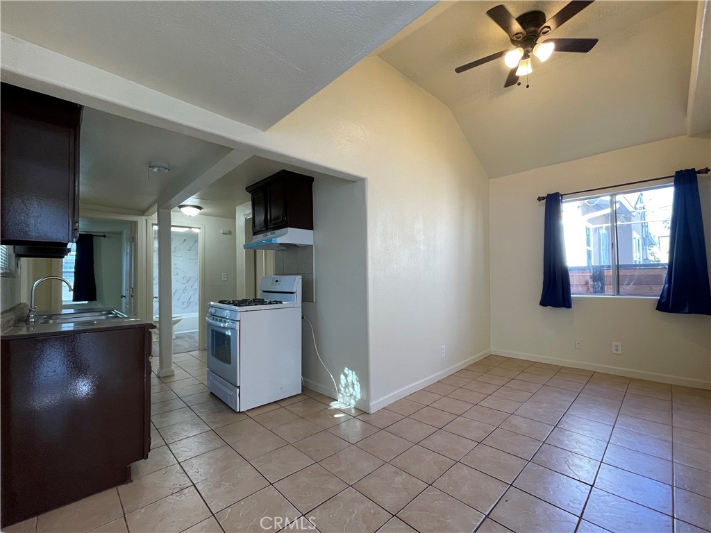 211 1/2 E Eagle Street Property Photo 6