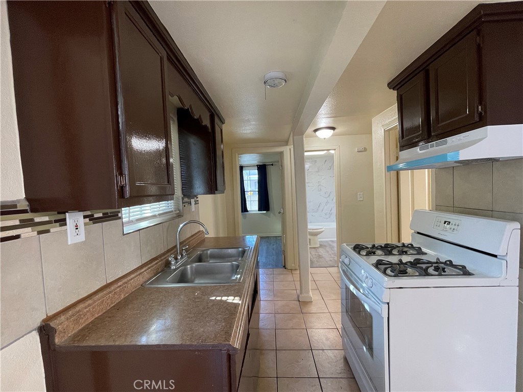 211 1/2 E Eagle Street Property Photo 8