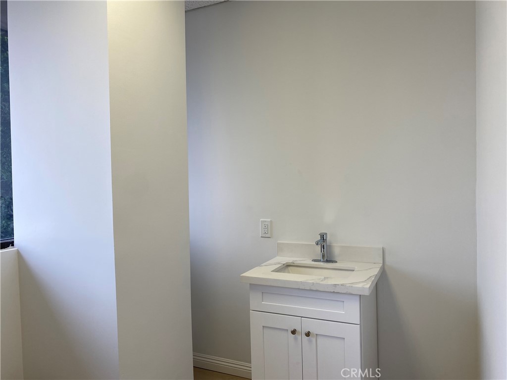 223 N Garfield Avenue 201 Property Photo 15