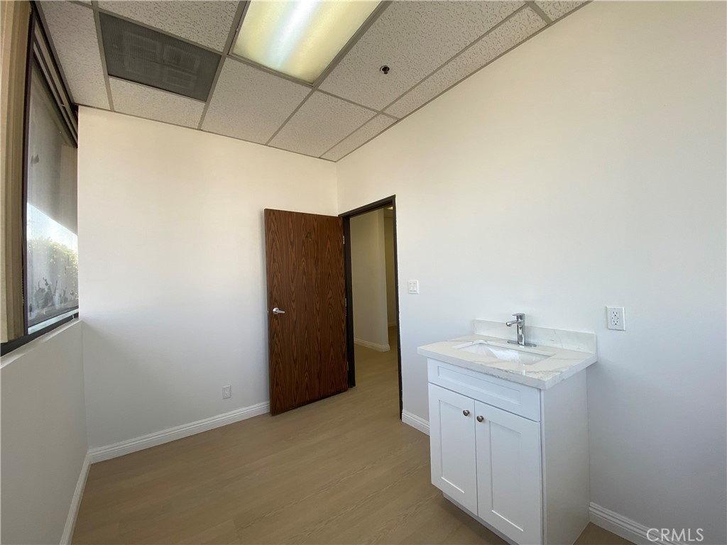223 N Garfield Avenue 201 Property Photo 23