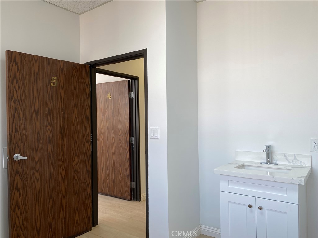 223 N Garfield Avenue 201 Property Photo 25