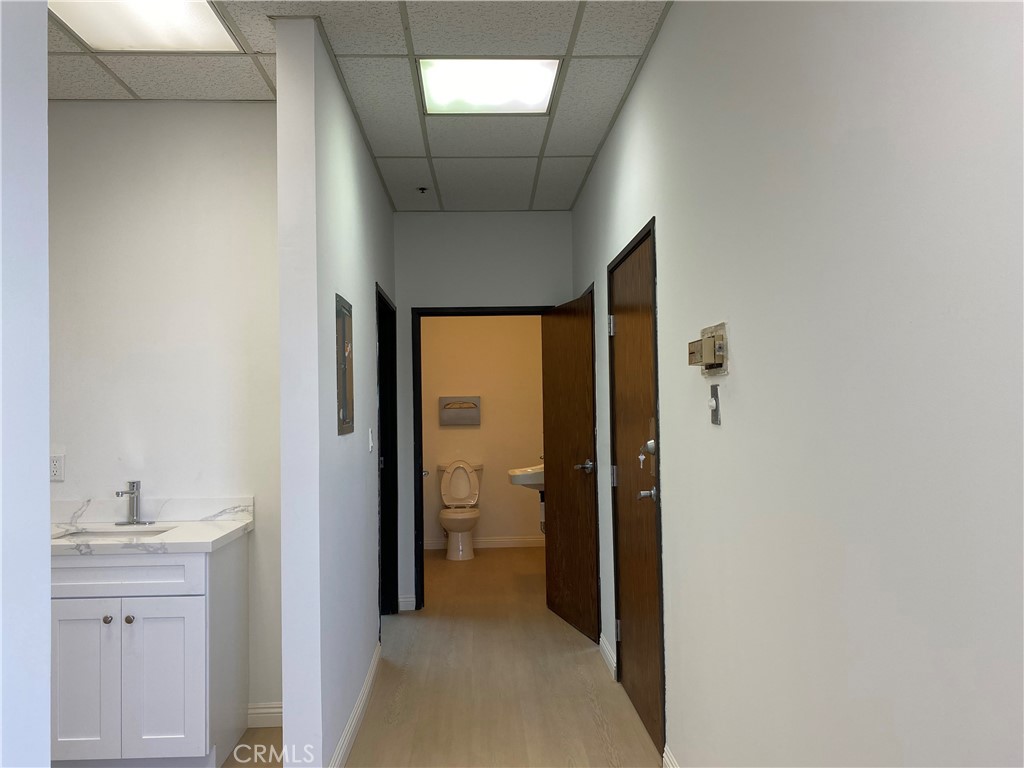 223 N Garfield Avenue 201 Property Photo 27
