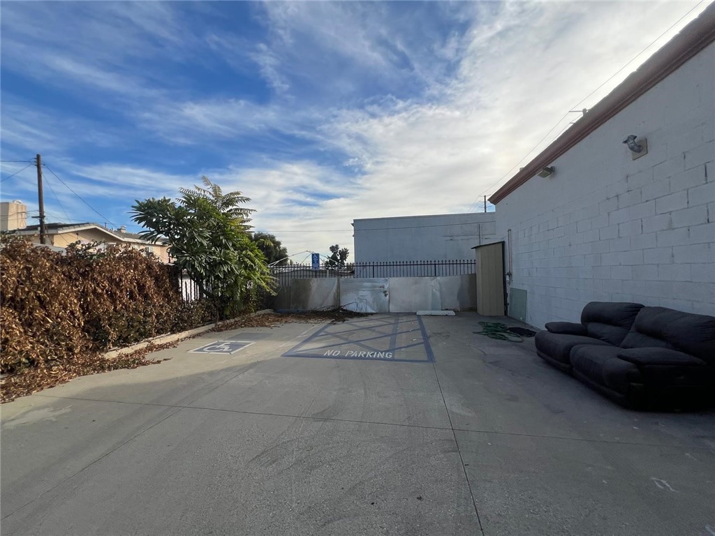 1736 S Del Mar Avenue Property Photo 9