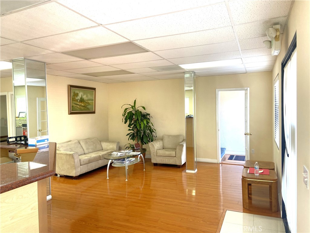 2617 W Beverly Boulevard Property Photo 6