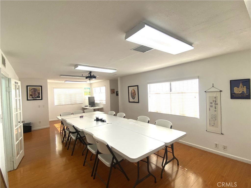 2617 W Beverly Boulevard Property Photo 12