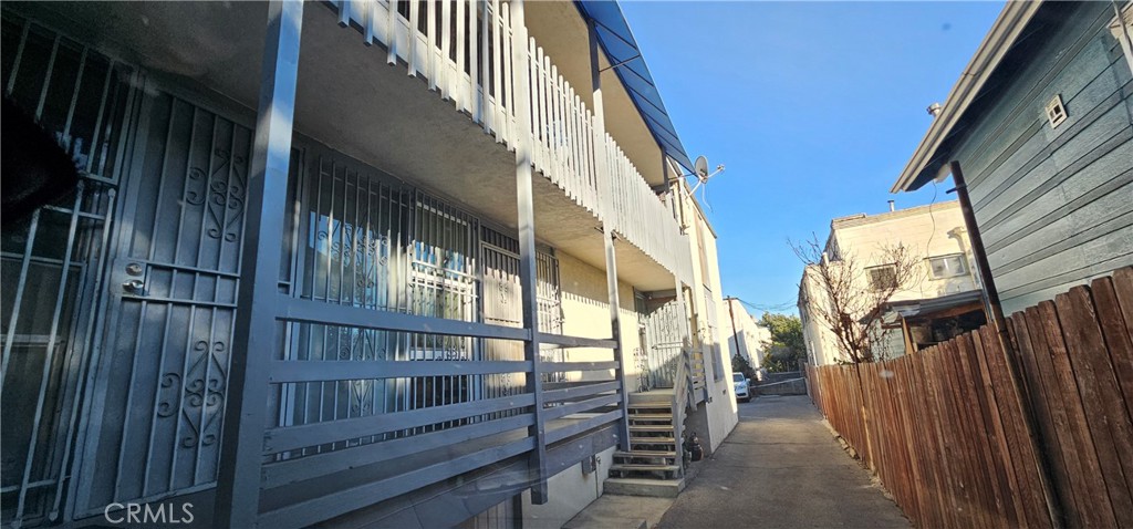 1146 S Berendo Street Property Photo 2