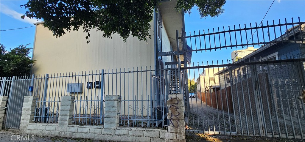 1146 S Berendo Street Property Photo 4