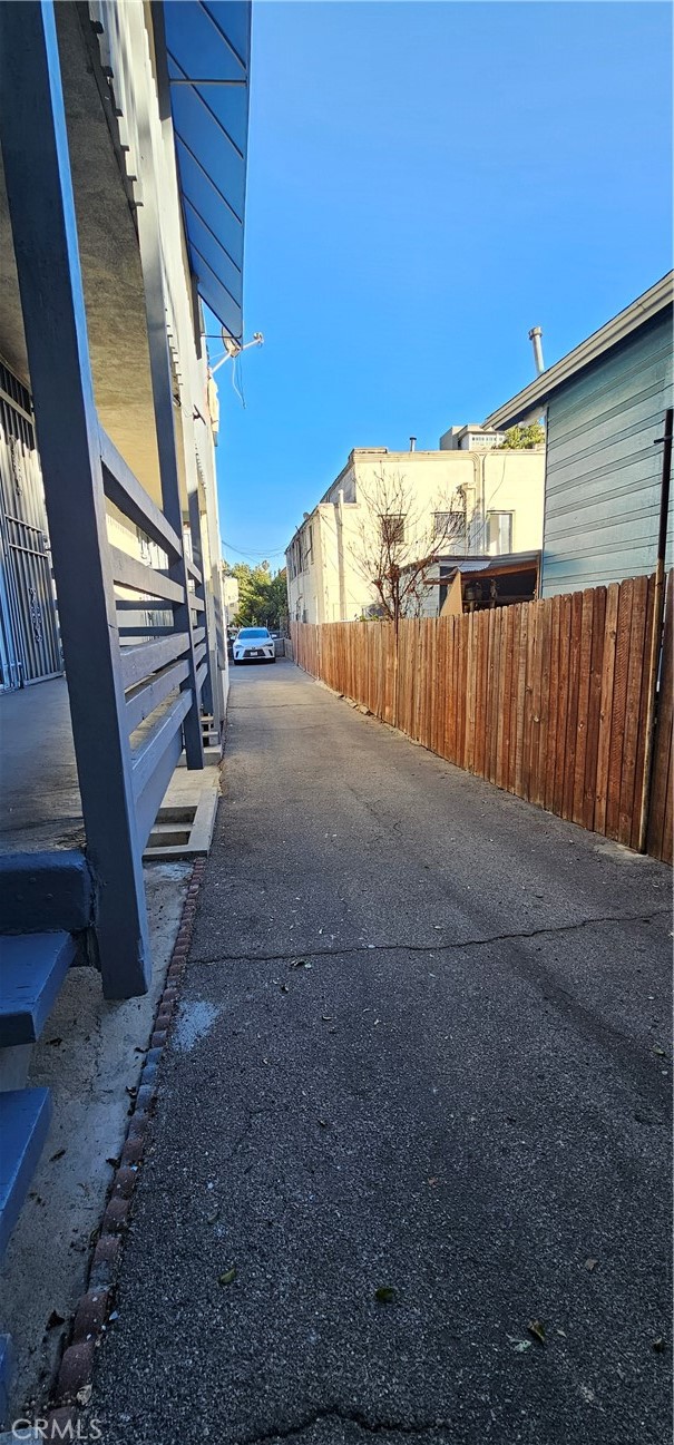 1146 S Berendo Street Property Photo 6