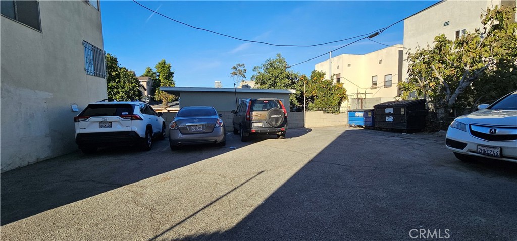 1146 S Berendo Street Property Photo 9