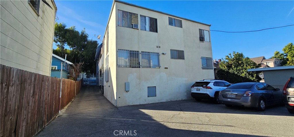 1146 S Berendo Street Property Photo 11