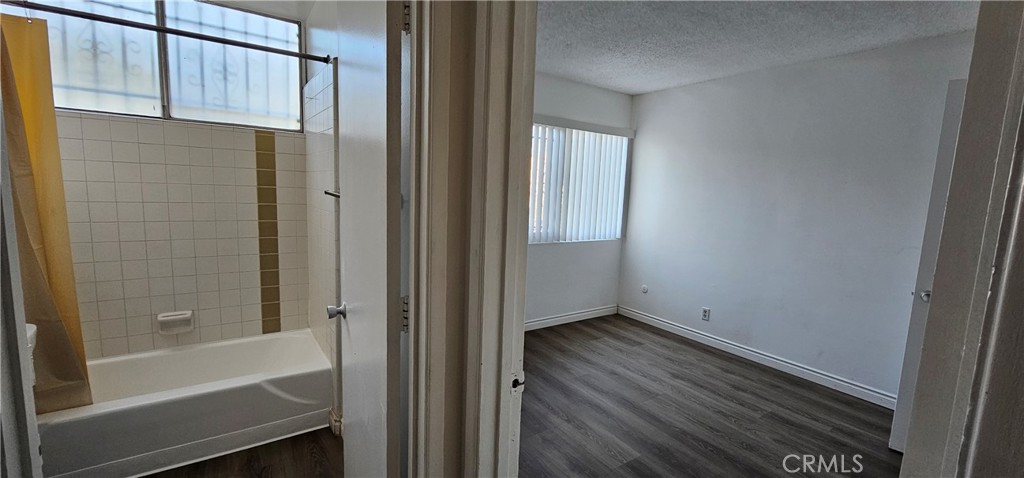 1146 S Berendo Street Property Photo 18
