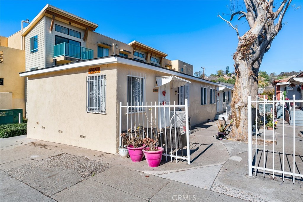 4665 Huntington Drive N Property Photo 1