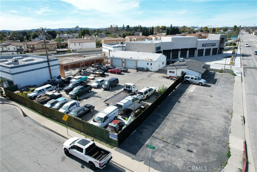 9350 Lower Azusa Road Property Photo 8